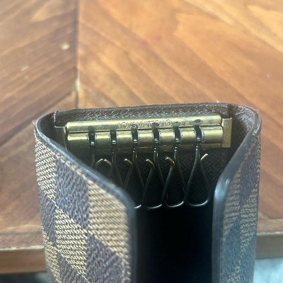 LV 6 Keyholder - Picture 6 of 8